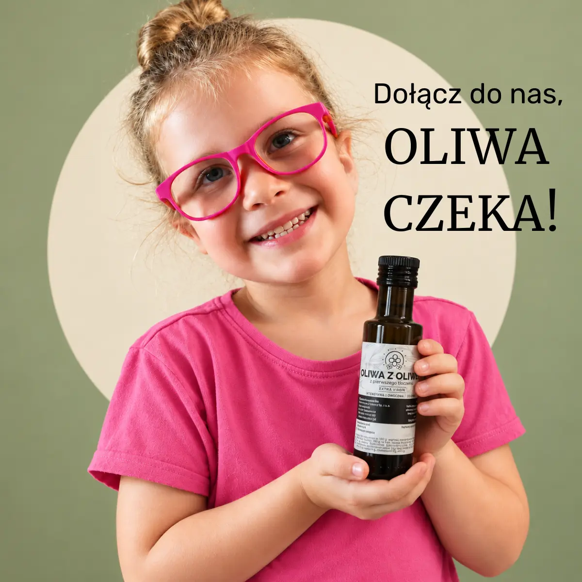 Dołącz do nas, oliwa czeka! Dziewczynka trzyma butelkę oliwy.